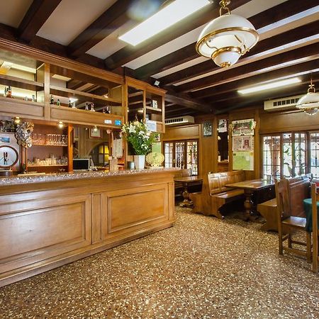 Albergo Ristorante Da Felice Loria Екстер'єр фото