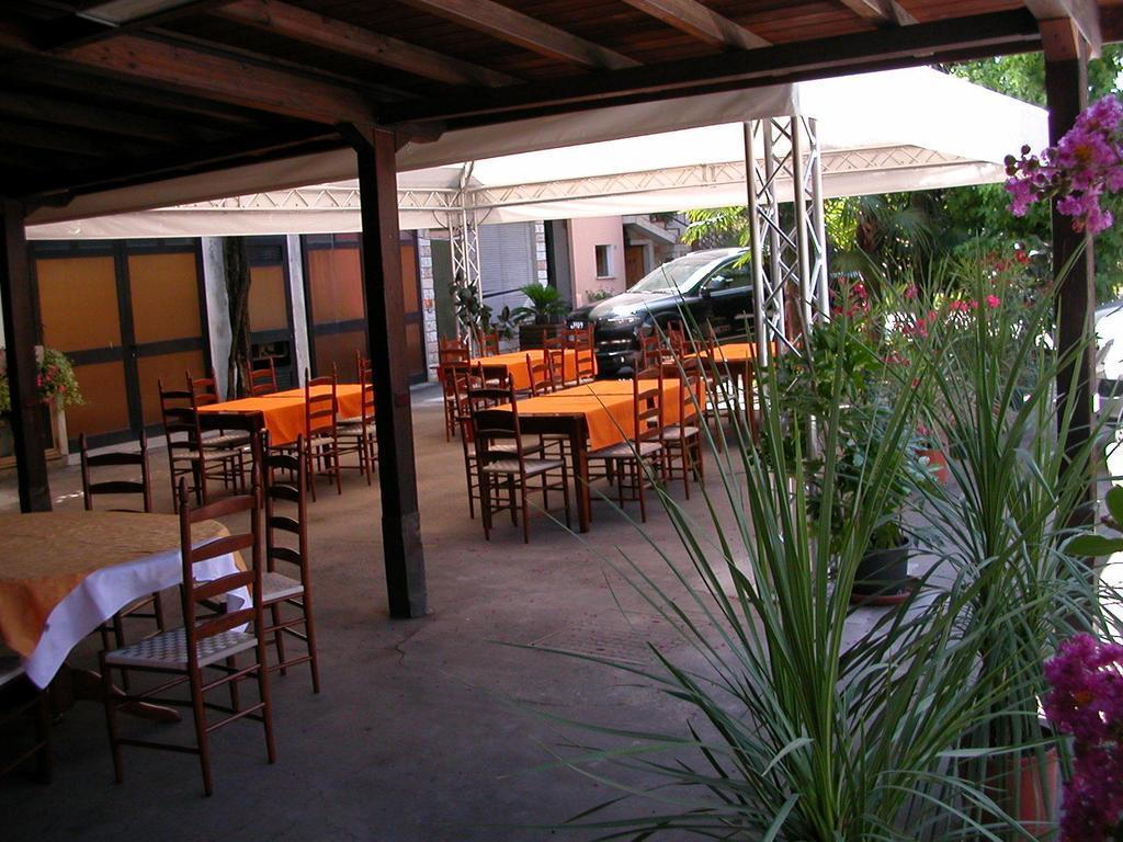 Albergo Ristorante Da Felice Loria Екстер'єр фото