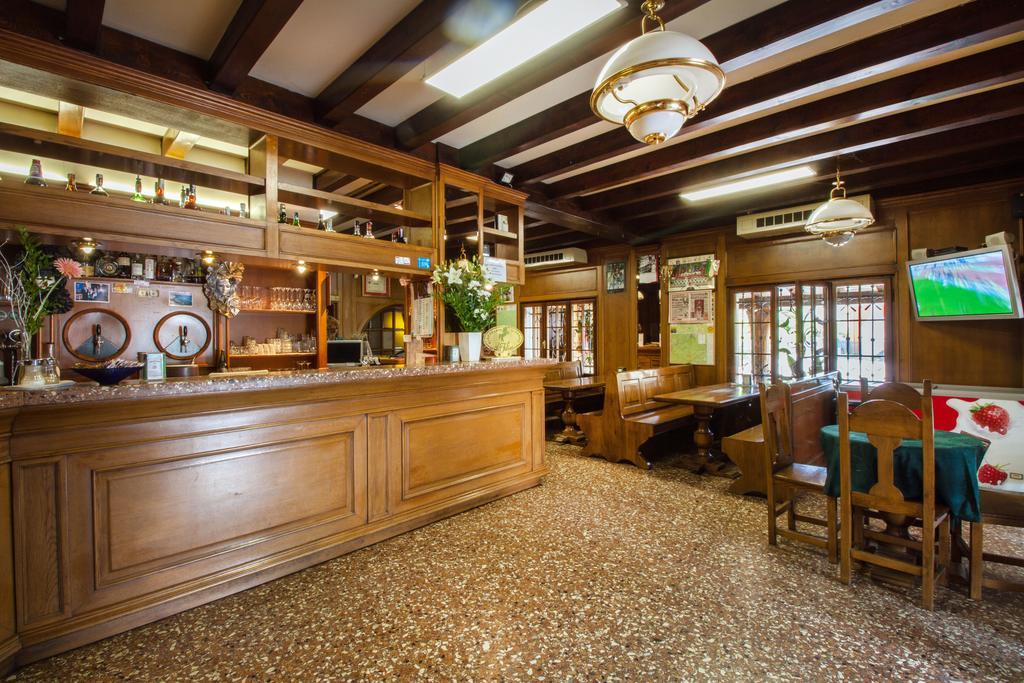 Albergo Ristorante Da Felice Loria Екстер'єр фото