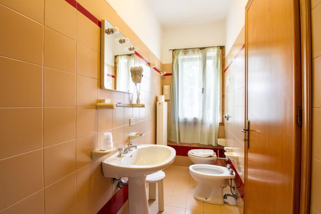 Albergo Ristorante Da Felice Loria Екстер'єр фото